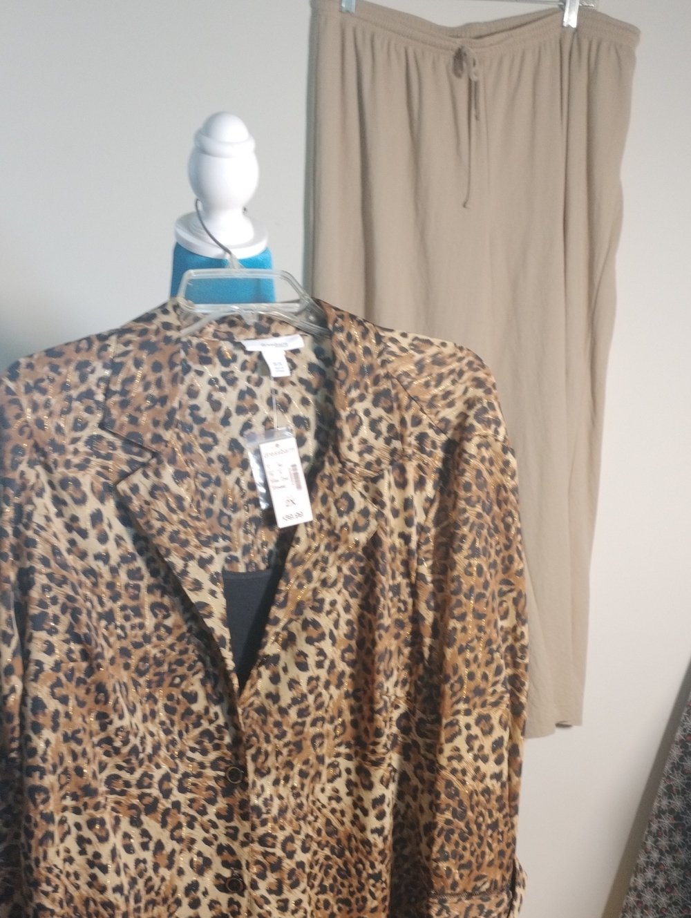 👁️🗨️Leopard Print Women's Blouse Inc. Tan H&M Pants 🤩 BOGO